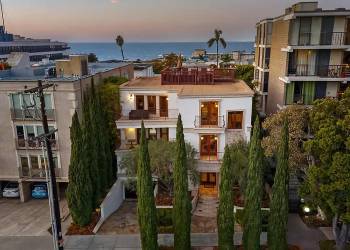 Grand Retreat Rooftop Bliss And Ocean Views
